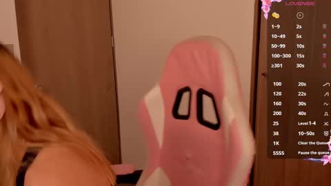 Snapshot of lollypetitte_ chatting on 02-20-25, 02:51 Lolly online show from 02-20-25, 02:51