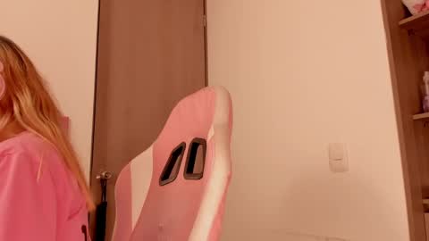 Snapshot of lollypetitte_ chatting on 03-11-25, 02:54 Lolly online show from 03-11-25, 02:54