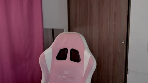 Snapshot of lollypetitte_ chatting on 09-14-25, 02:33 Lolly online show from 09-14-25, 02:33