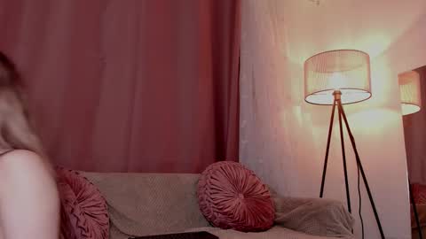 Snapshot of lollypetitte_ chatting on 11-18-25, 07:24 Lolly online show from 11-18-25, 07:24