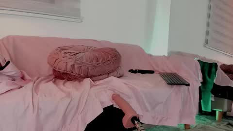 Snapshot of lollypetitte_ chatting on 02-03-26, 06:22 Lolly online show from 02-03-26, 06:22