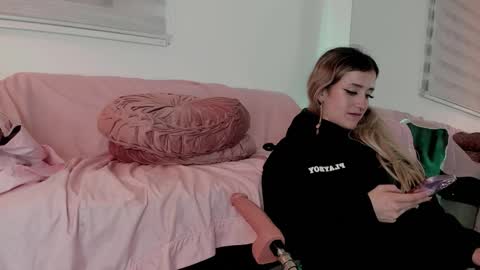 Snapshot of lollypetitte_ chatting on 02-03-26, 06:40 Lolly online show from 02-03-26, 06:40