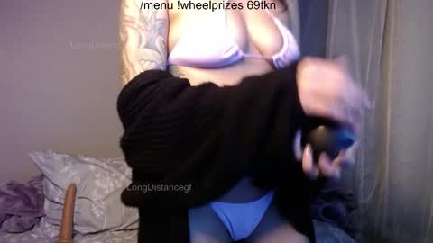 Snapshot of longdistancegf chatting on 02-25-25, 05:25 Angel online show from 02-25-25, 05:25