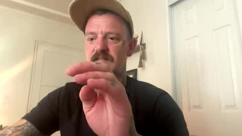 Snapshot of longwalksonthebeach69 chatting on 03-15-26, 07:42 longwalksonthebeach69 online show from 03-15-26, 07:42