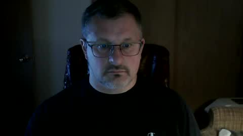Snapshot of lookin75 chatting on 06-23-26, 01:36 lookin75 online show from 06-23-26, 01:36