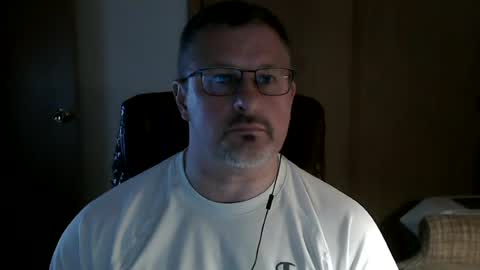Snapshot of lookin75 chatting on 07-11-26, 04:15 lookin75 online show from 07-11-26, 04:15