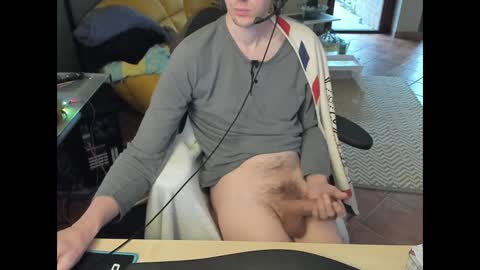 Snapshot of loomie chatting on 12-07-24, 11:29 loomie online show from 12-07-24, 11:29