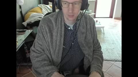 Snapshot of loomie chatting on 01-19-25, 11:56 loomie online show from 01-19-25, 11:56