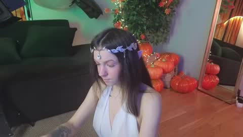 Luna online show from 10-31-25, 08:43