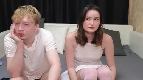 Jean and Isa right couple Mark and Eva left couple online show from 11-22-25, 09:19