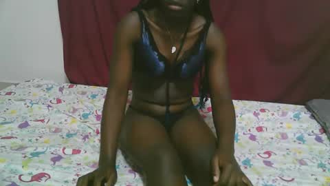 lora_amor online show from 10-29-25, 06:37