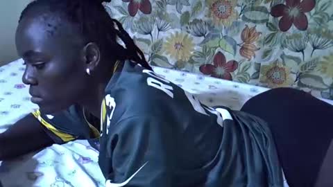 lora_amor online show from 04-24-26, 04:09