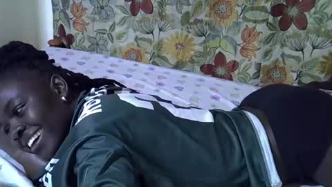 lora_amor online show from 04-25-26, 04:15