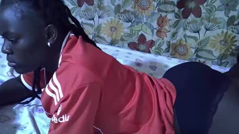 lora_amor online show from 04-25-26, 02:47