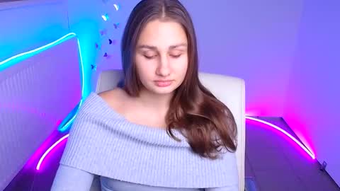 Lora online show from 10-18-25, 05:21