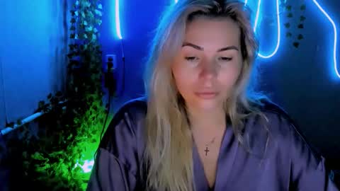 Lora online show from 09-09-25, 02:11