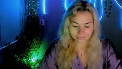 Lora online show from 09-11-25, 02:22