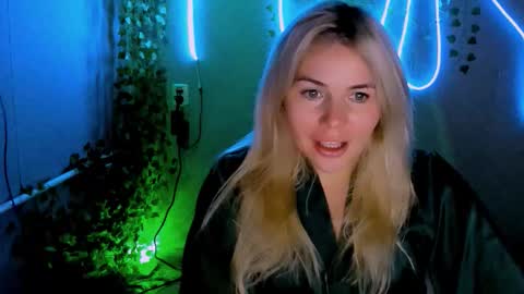 Lora online show from 09-15-25, 02:22