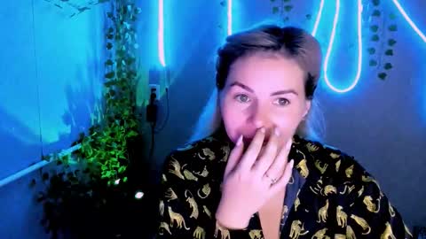 Lora online show from 09-25-25, 02:26