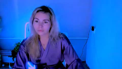 Lora online show from 06-11-26, 02:22
