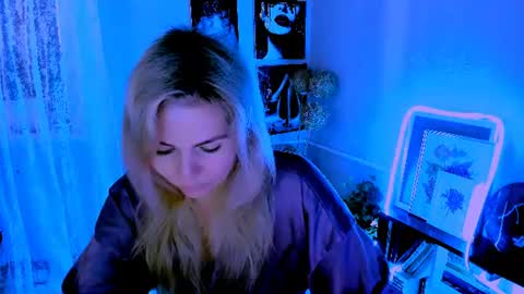 Lora online show from 06-18-26, 02:34