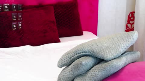 loradelniro1 online show from 01-28-25, 01:27