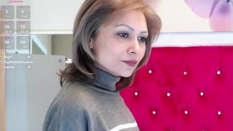 loradelniro1 online show from 02-06-25, 07:40