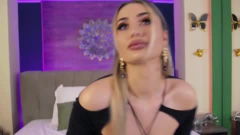 Lora online show from 11-30-25, 07:40