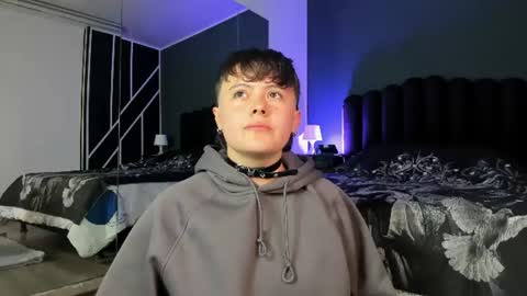 L A U R E L online show from 06-25-26, 05:07