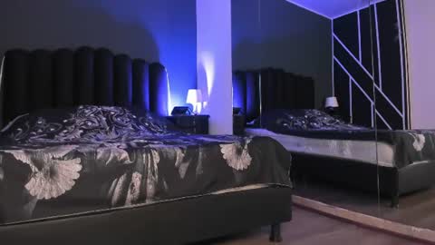 L A U R E L online show from 08-04-26, 05:43