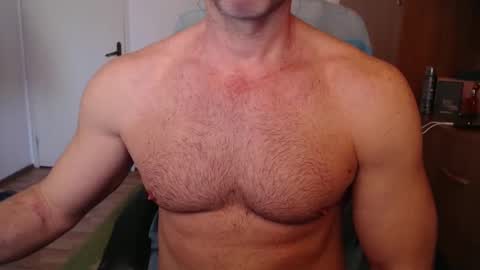 Snapshot of lordofyourdesires chatting on 01-05-25, 06:35  A online show from 01-05-25, 06:35