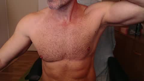 Snapshot of lordofyourdesires chatting on 01-09-25, 06:38  A online show from 01-09-25, 06:38