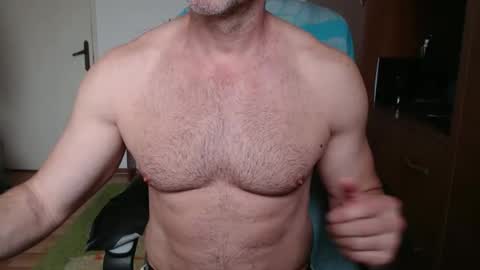 Snapshot of lordofyourdesires chatting on 10-28-25, 06:39  A online show from 10-28-25, 06:39