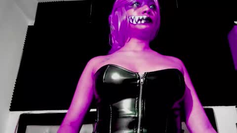 Snapshot of loredepp chatting on 10-17-25, 05:21 Lore Depp online show from 10-17-25, 05:21