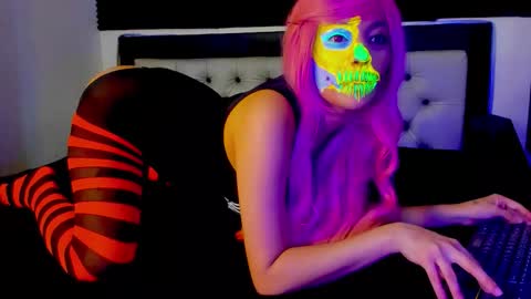 Snapshot of loredepp chatting on 10-27-25, 04:05 Lore Depp online show from 10-27-25, 04:05