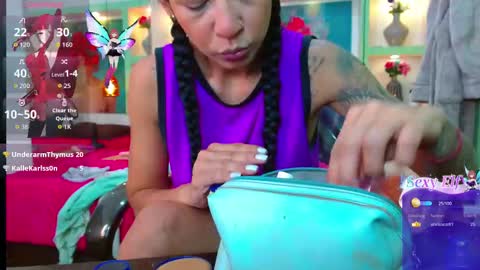 Snapshot of lorenapinto_ chatting on 12-23-25, 12:08 lore online show from 12-23-25, 12:08