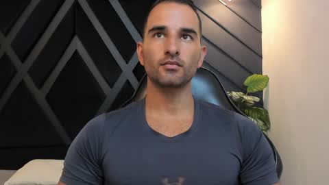 Snapshot of lorenzo_walker_ chatting on 01-10-25, 05:34 L O R E N Z O Thumbs Up help online show from 01-10-25, 05:34