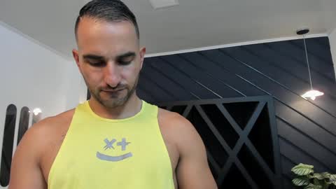 Snapshot of lorenzo_walker_ chatting on 01-21-25, 05:30 L O R E N Z O Thumbs Up help online show from 01-21-25, 05:30