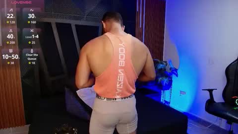  L O R E N Z O  Thumbs Up help  online show from 03-07-26, 05:54