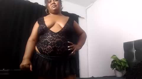 Snapshot of lorenztaylor chatting on 12-15-24, 02:30 lorena online show from 12-15-24, 02:30
