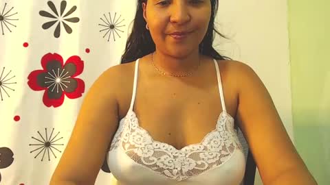 Snapshot of loretta_ chatting on 02-16-25, 01:36 Loretta Gmez online show from 02-16-25, 01:36