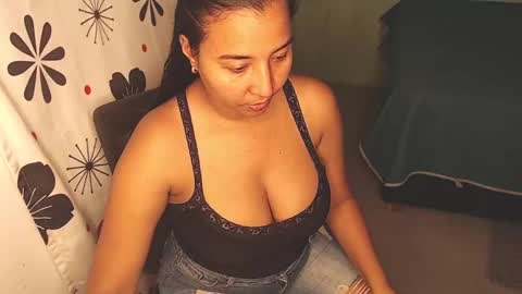 Snapshot of loretta_ chatting on 02-17-25, 12:43 Loretta Gmez online show from 02-17-25, 12:43