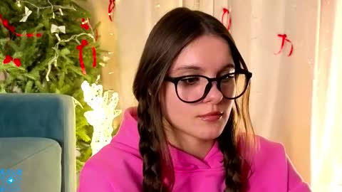 Chloe for Fan BlackHole online show from 12-18-25, 06:03