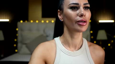 LoretteLorena online show from 07-18-26, 05:00