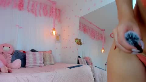 Snapshot of lori_evans1 chatting on 01-18-26, 03:54 Lori Evans online show from 01-18-26, 03:54