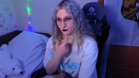 Snapshot of lori_myaf chatting on 01-15-26, 02:10 Lori ----------------------------------- online show from 01-15-26, 02:10