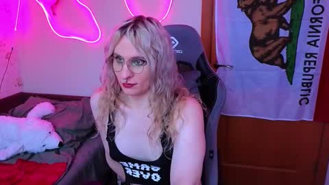 Snapshot of lori_myaf chatting on 02-11-26, 02:00 Lori ----------------------------------- online show from 02-11-26, 02:00