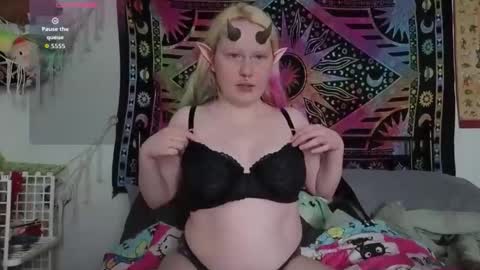 Lori Critter online show from 05-09-26, 10:15