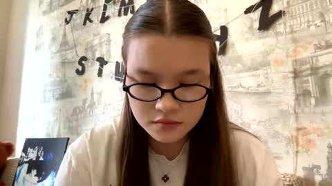 Snapshot of lorrineyosko chatting on 03-28-26, 07:19 Thea online show from 03-28-26, 07:19