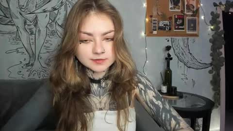 Snapshot of lostallice chatting on 10-31-25, 04:24 lostallice online show from 10-31-25, 04:24